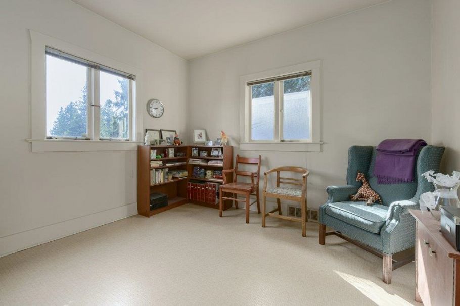 535 W 15th Street North Vancouver, BC - 9