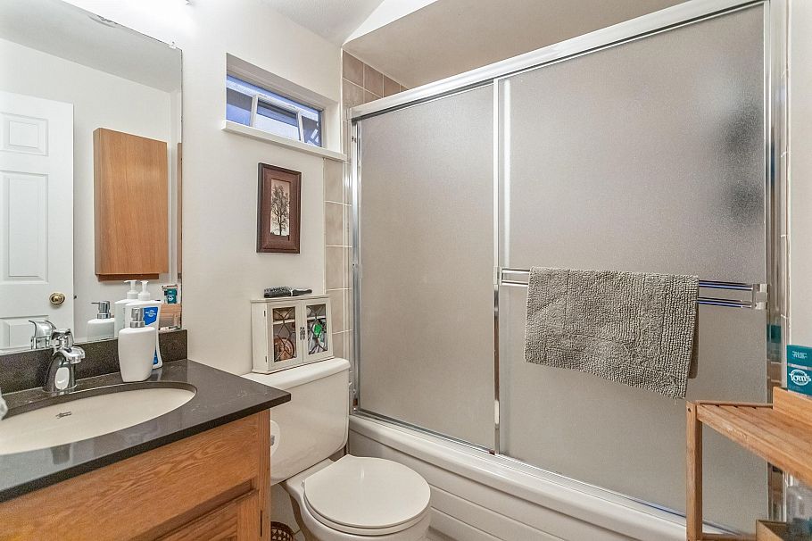 2586 W 8th Avenue Vancouver, BC - 15