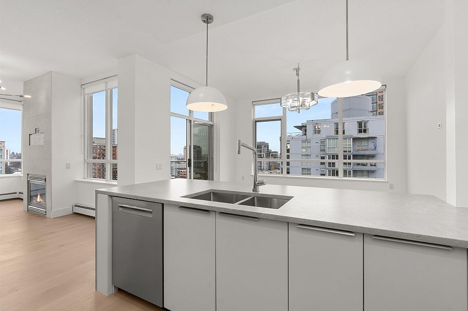 1404 120 W 16th Street North Vancouver, BC - 10