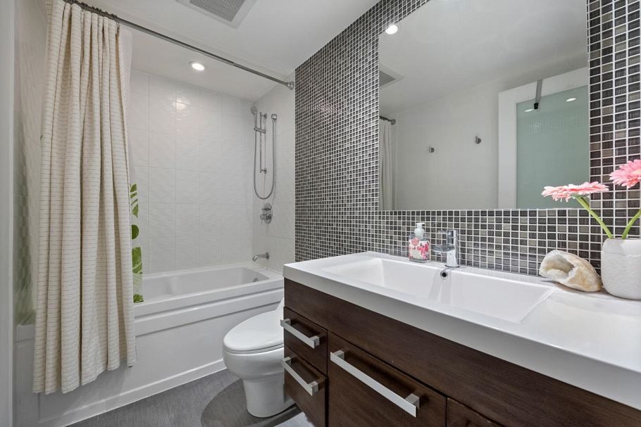 104 925 W 15th Avenue Vancouver, BC - 11