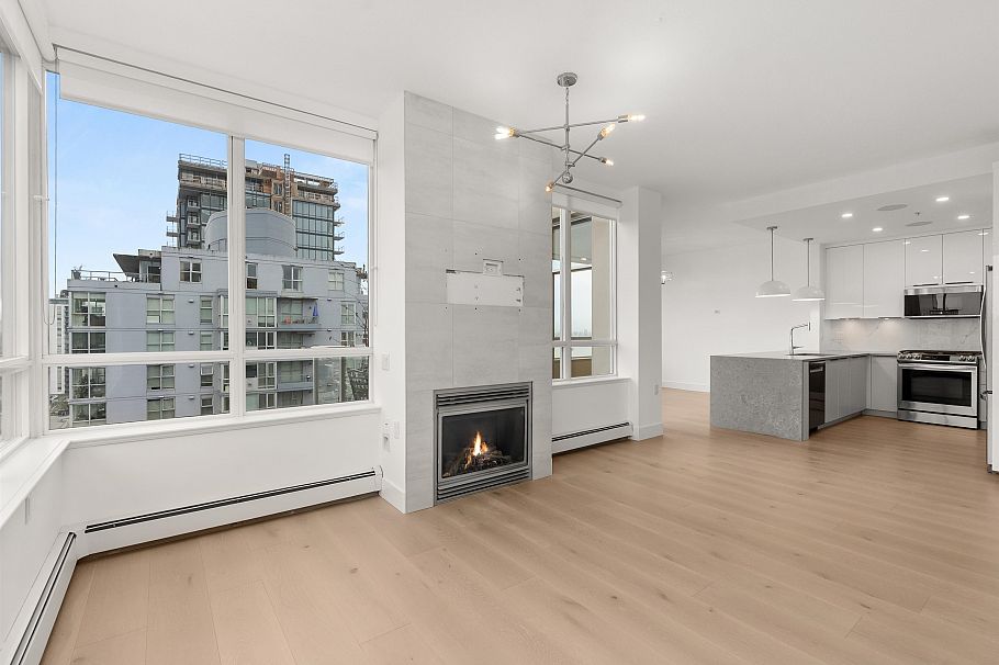 1404 120 W 16th Street North Vancouver, BC - 4