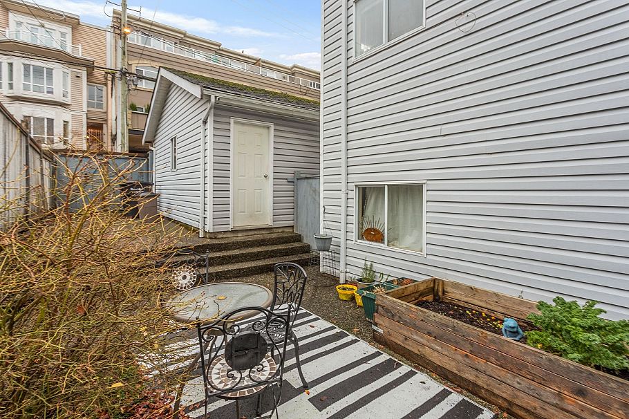 2586 W 8th Avenue Vancouver, BC - 23