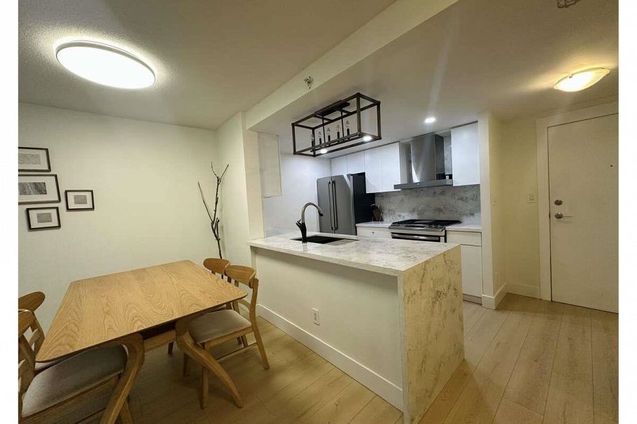 202 1033 Marinaside Crescent Vancouver, BC - 3