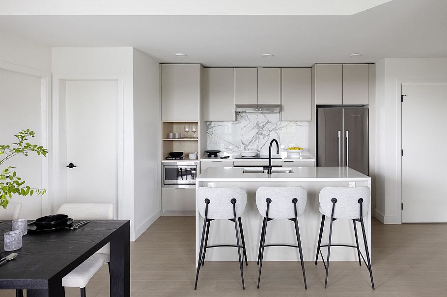 659 422 E 3rd Street North Vancouver, BC - 3