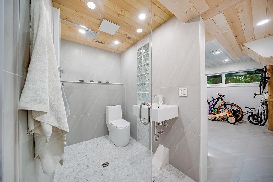 867 Frederick Road North Vancouver, BC - 27