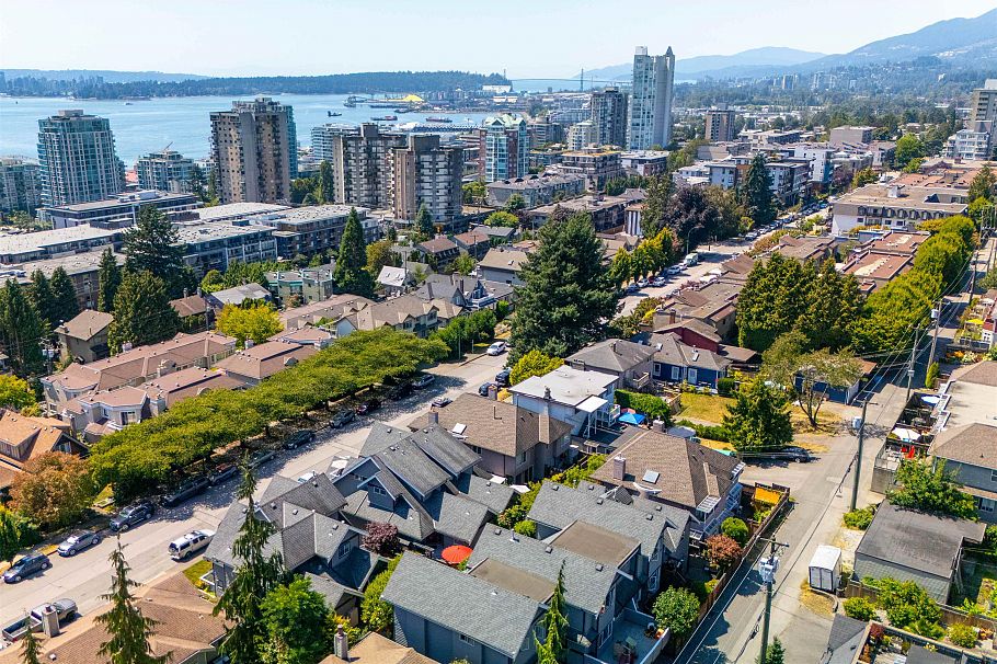 4 260 E 4th Street North Vancouver, BC - 36