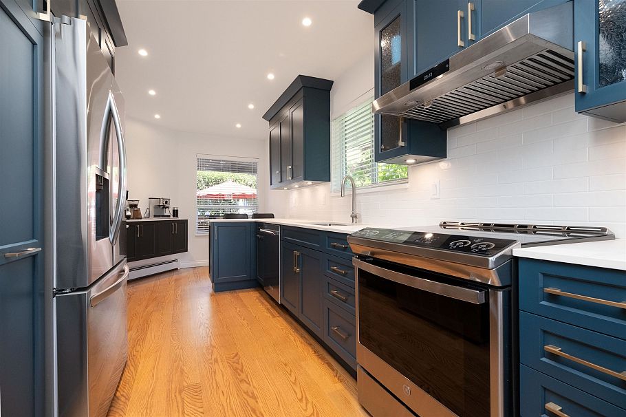 4 260 E 4th Street North Vancouver, BC - 15