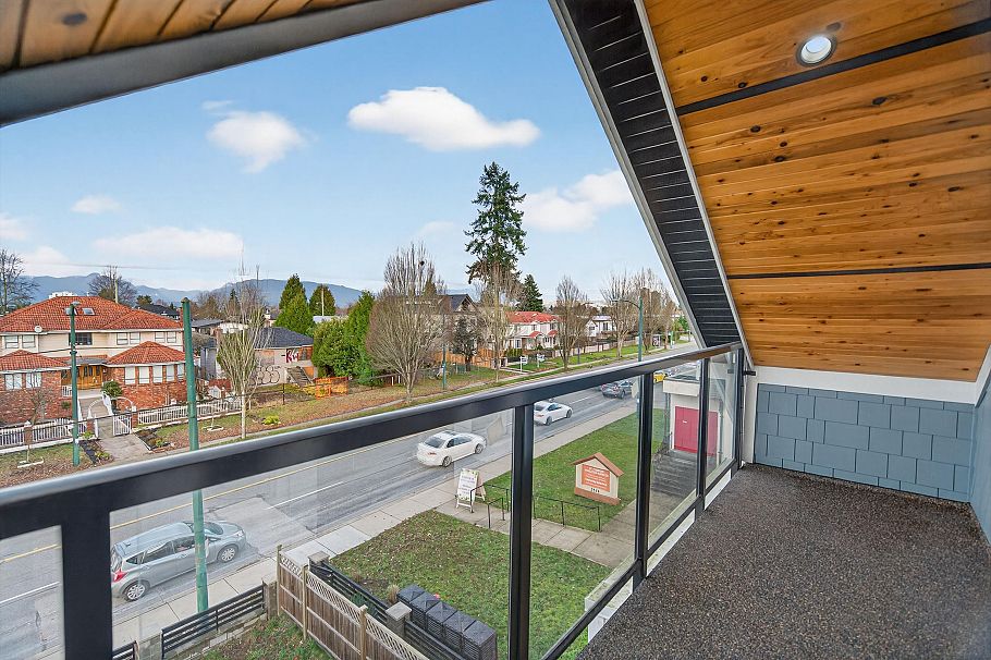 2430 E 41 Avenue Vancouver, BC - 23