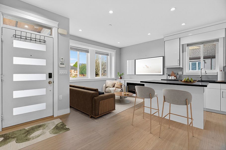 2430 E 41 Avenue Vancouver, BC - 2