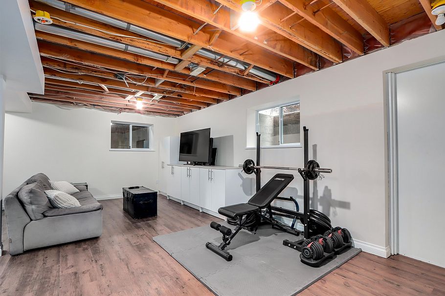 1806 Deep Cove Road North Vancouver, BC - 25