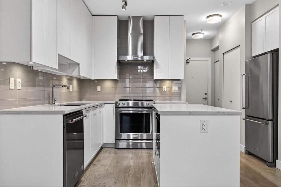 303 1728 Gilmore Avenue Burnaby, BC - 3