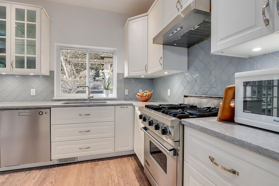 1806 Deep Cove Road North Vancouver, BC - 11