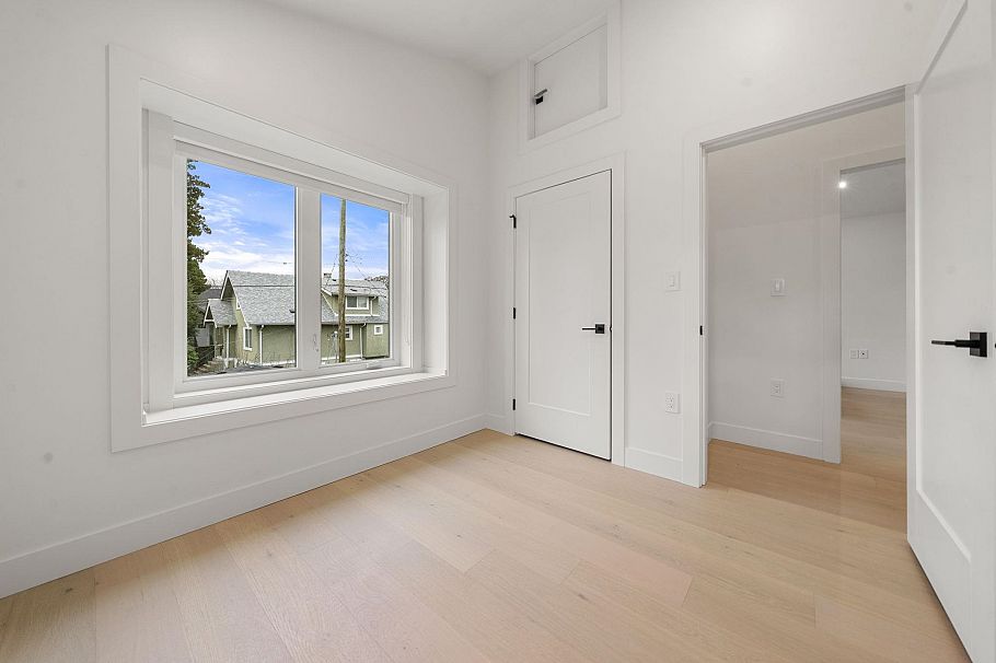 3483 Adanac Street Vancouver, BC - 21