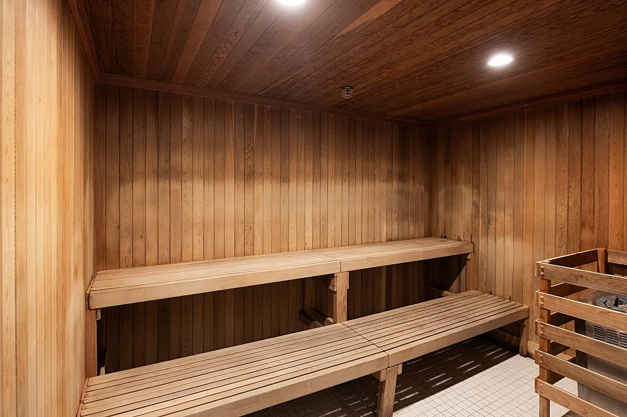 810 125 E 14th Street North Vancouver, BC - 24