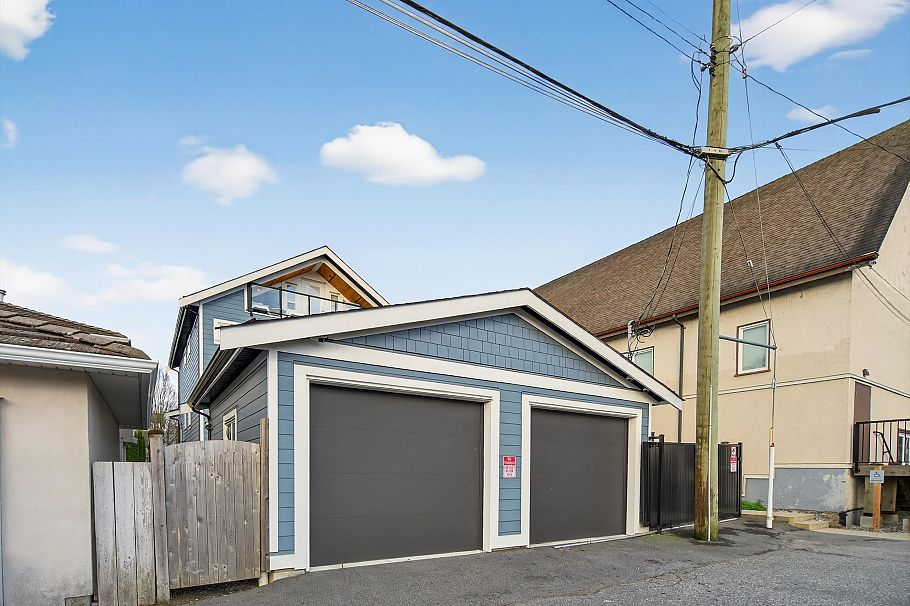 2430 E 41 Avenue Vancouver, BC - 26