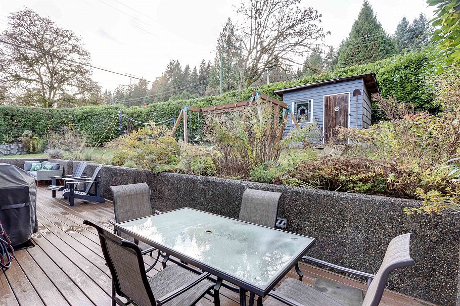 1806 Deep Cove Road North Vancouver, BC - 31