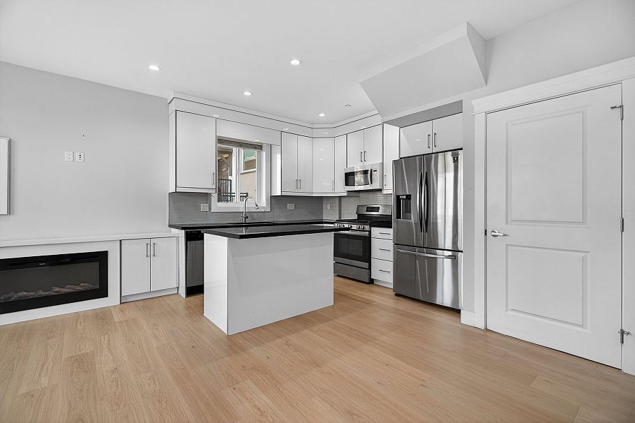 2430 E 41 Avenue Vancouver, BC - 6