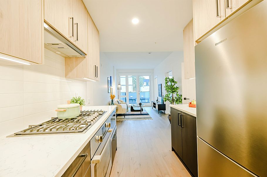 303 6859 Cambie Street Vancouver, BC - 6