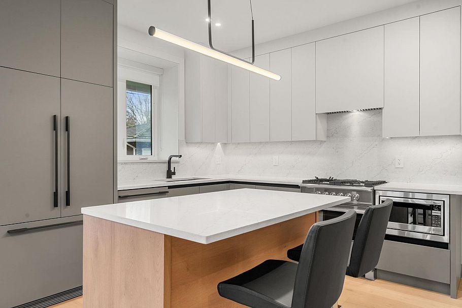 3483 Adanac Street Vancouver, BC - 8