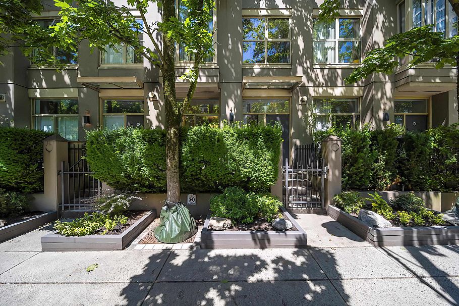 983 Richards Street Vancouver, BC - 32