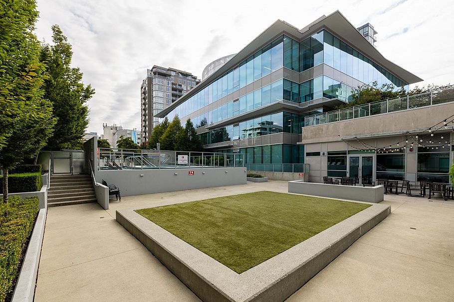 810 125 E 14th Street North Vancouver, BC - 30