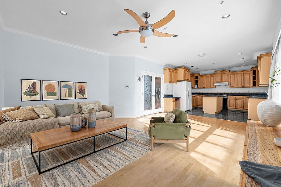 213 W 28th Street North Vancouver, BC - 6