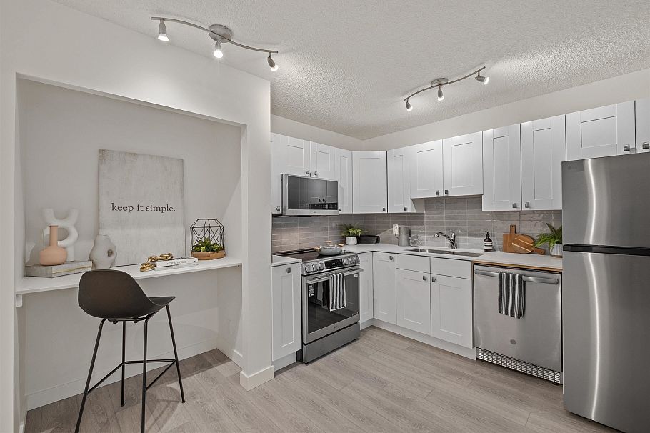 201 2012 Fullerton Avenue North Vancouver, BC - 2