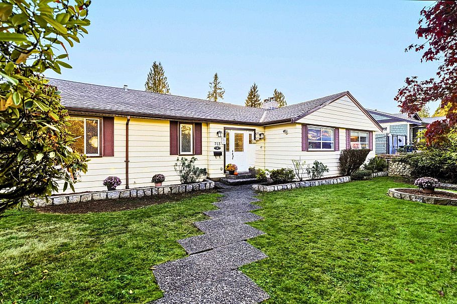 715 Kilkeel Place North Vancouver, BC - 1