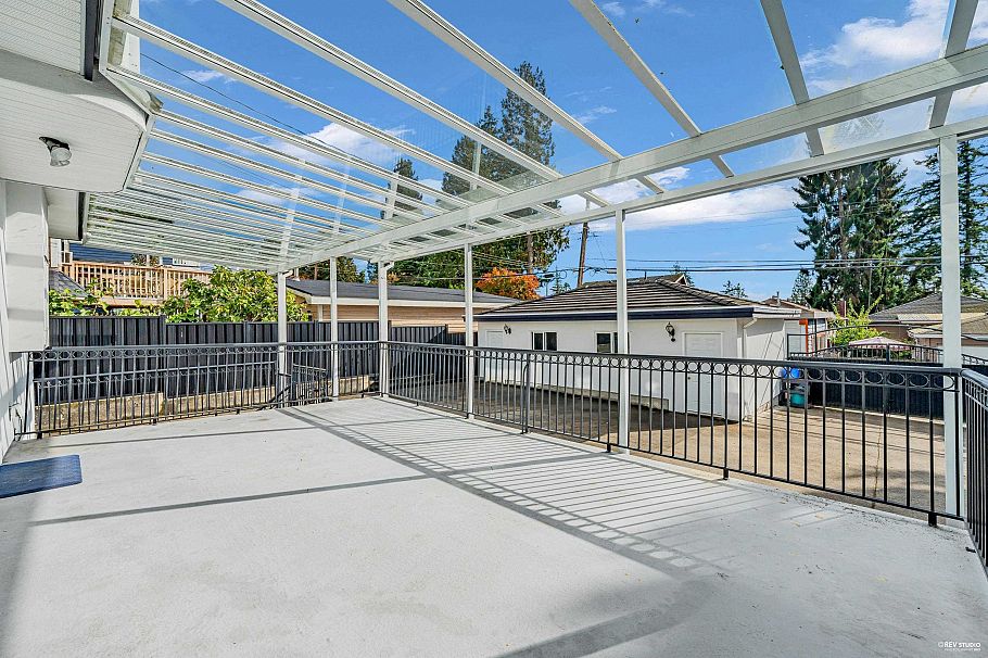 213 W 28th Street North Vancouver, BC - 19