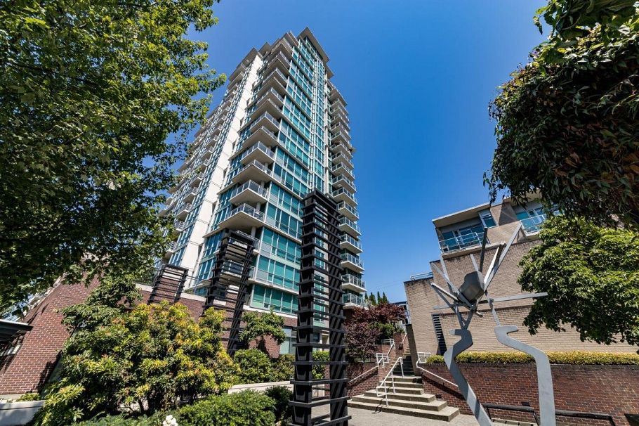 501 138 E Esplanade North Vancouver, BC - 1