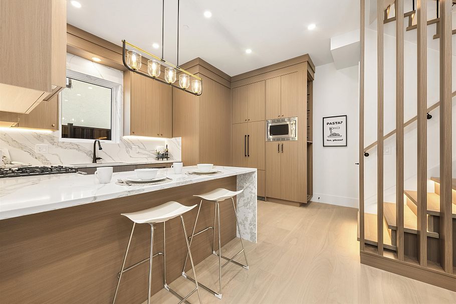 1 847 E 10th Avenue Vancouver, BC - 9