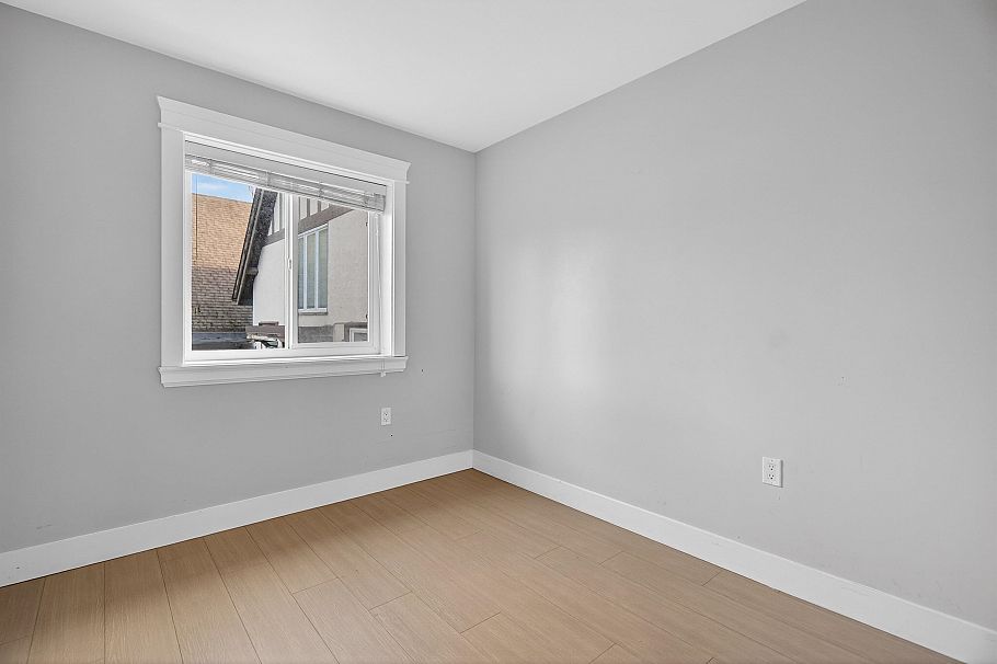 2430 E 41 Avenue Vancouver, BC - 16