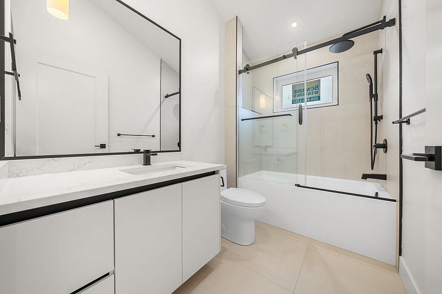 3483 Adanac Street Vancouver, BC - 18