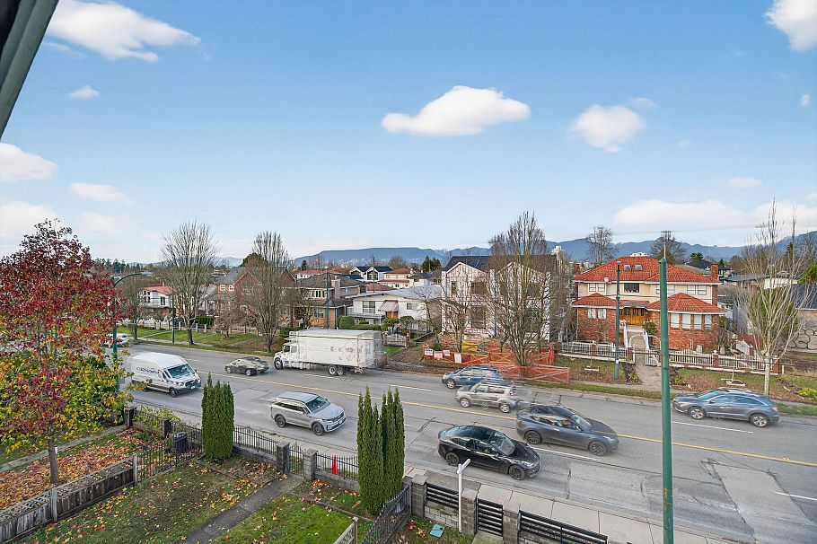 2430 E 41 Avenue Vancouver, BC - 24