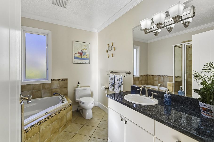 715 Kilkeel Place North Vancouver, BC - 10