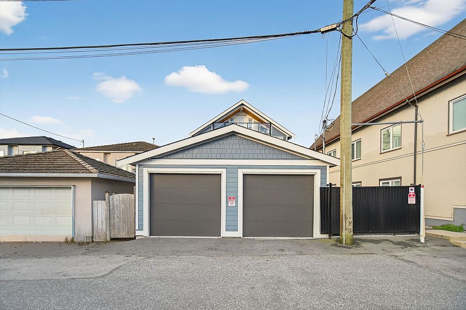 2430 E 41 Avenue Vancouver, BC - 27