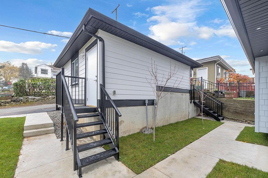 4325 Kamloops Street Vancouver, BC - 20