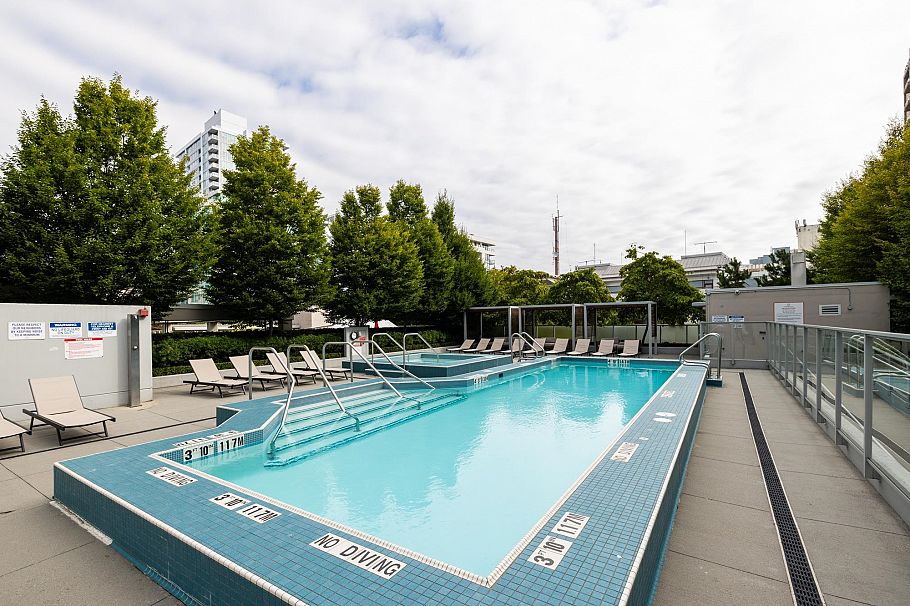 810 125 E 14th Street North Vancouver, BC - 28