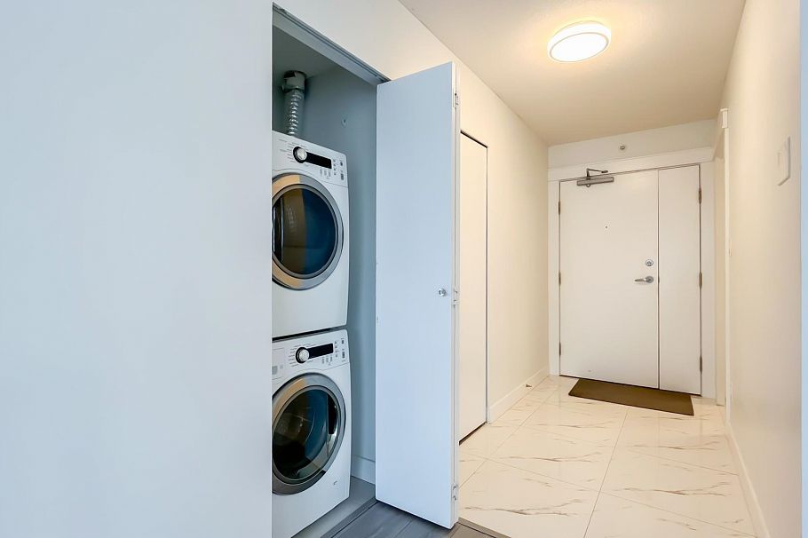 1602 1201 Marinaside Crescent Vancouver, BC - 8