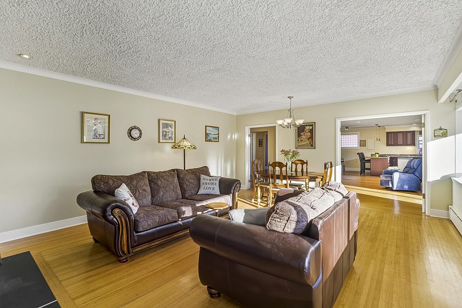 715 Kilkeel Place North Vancouver, BC - 5