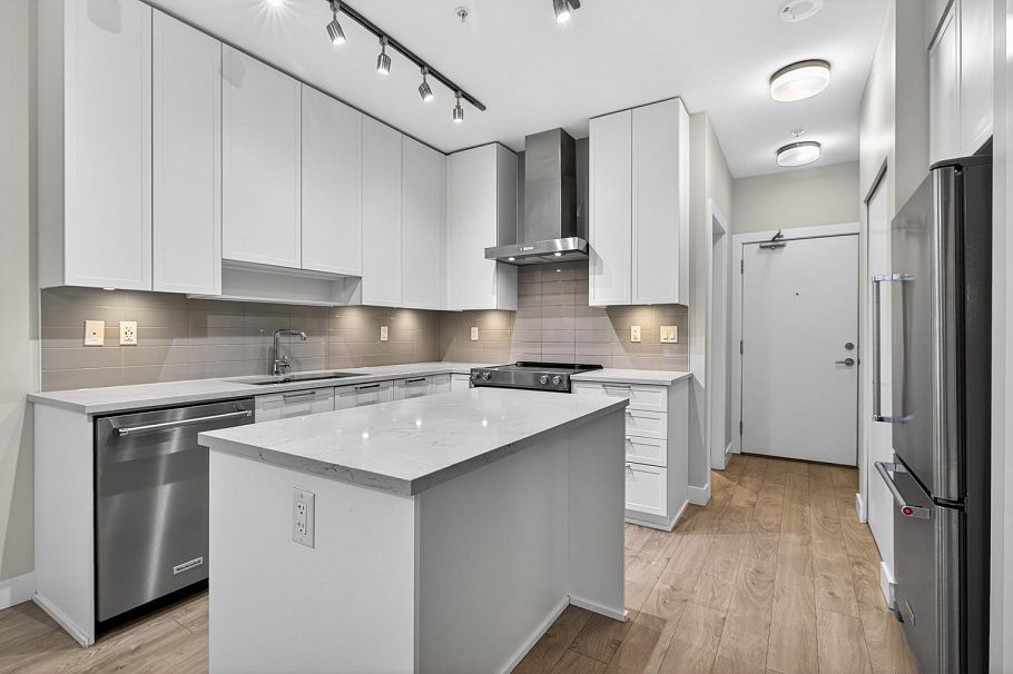 303 1728 Gilmore Avenue Burnaby, BC - 2