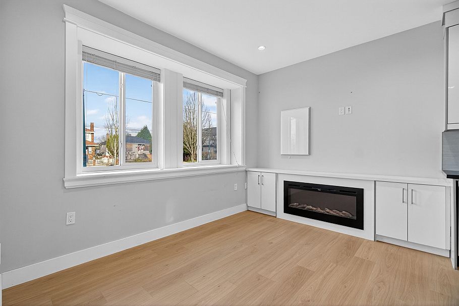 2430 E 41 Avenue Vancouver, BC - 10