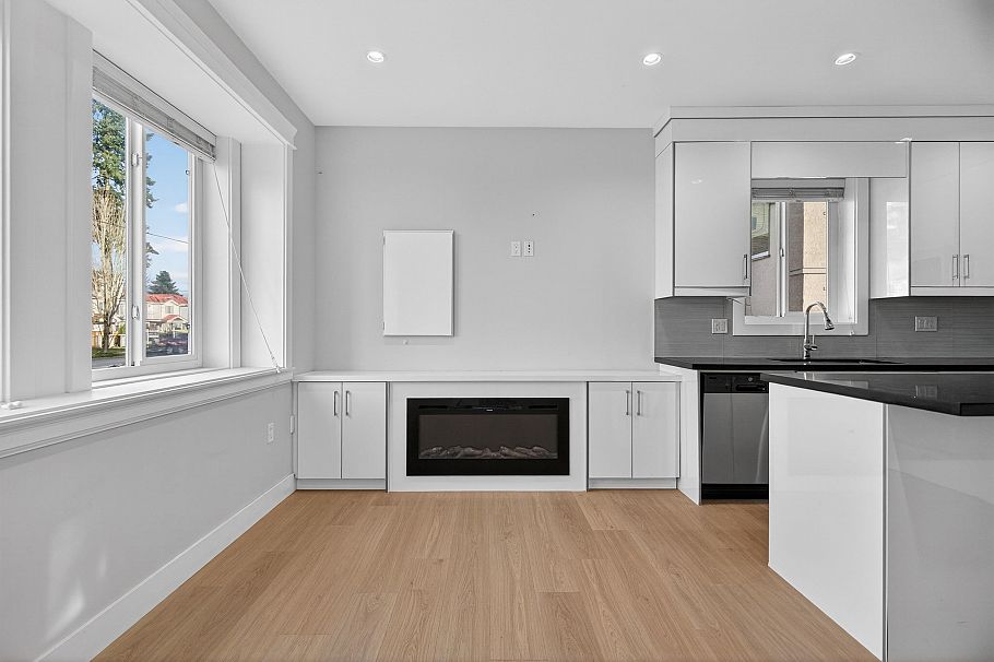 2430 E 41 Avenue Vancouver, BC - 5