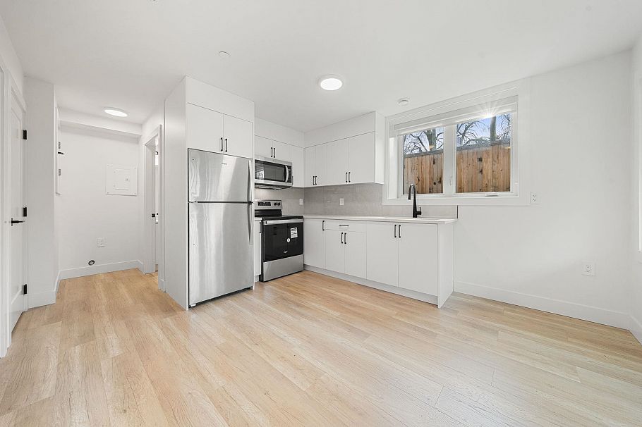 3483 Adanac Street Vancouver, BC - 28