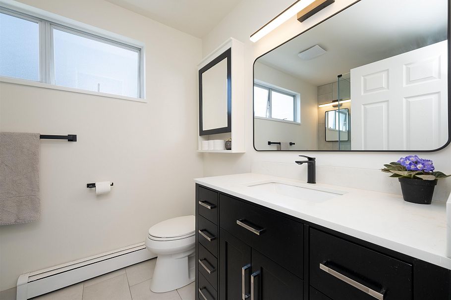 4 260 E 4th Street North Vancouver, BC - 31