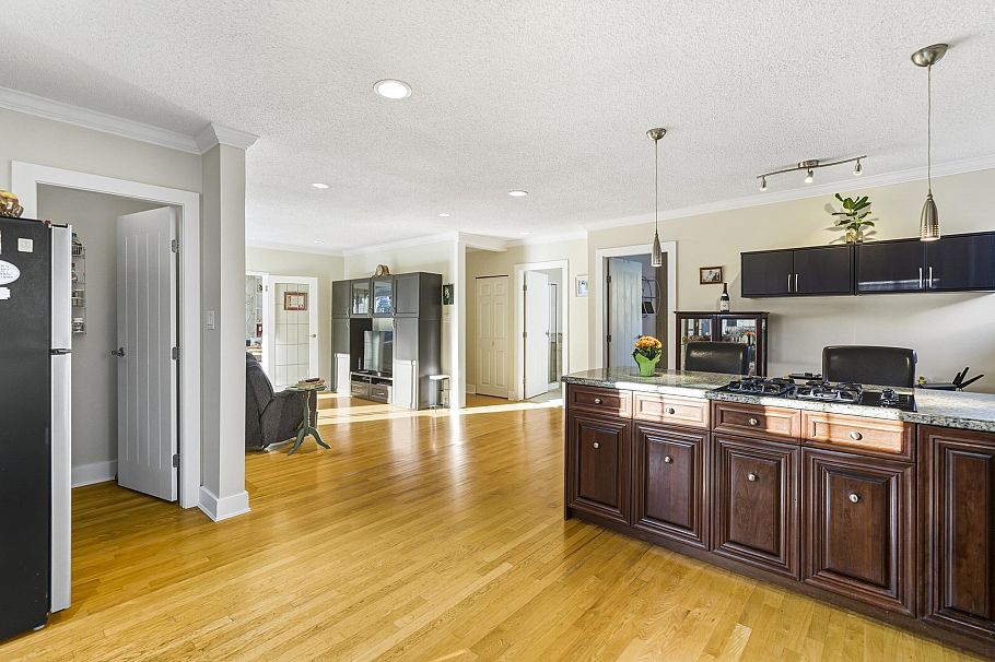 715 Kilkeel Place North Vancouver, BC - 8