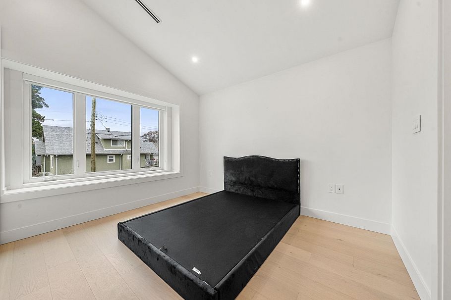 3483 Adanac Street Vancouver, BC - 22