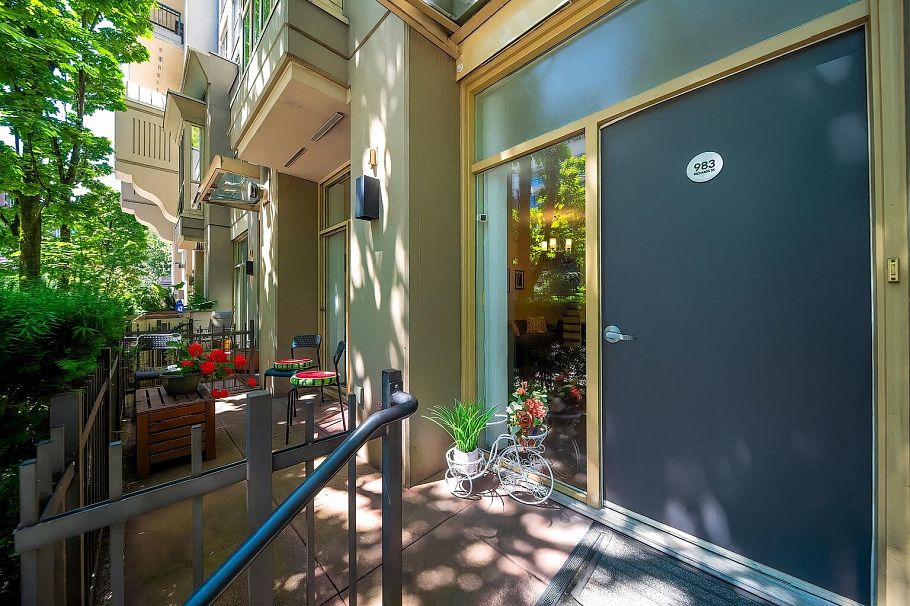 983 Richards Street Vancouver, BC - 2