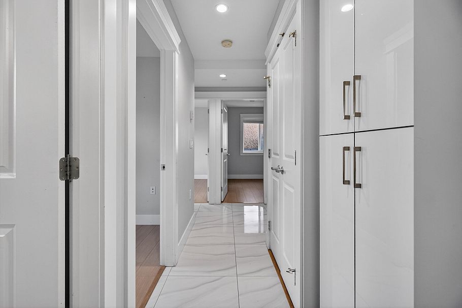 2430 E 41 Avenue Vancouver, BC - 14