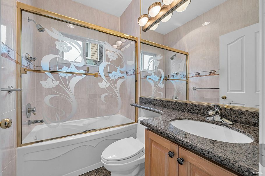 213 W 28th Street North Vancouver, BC - 14